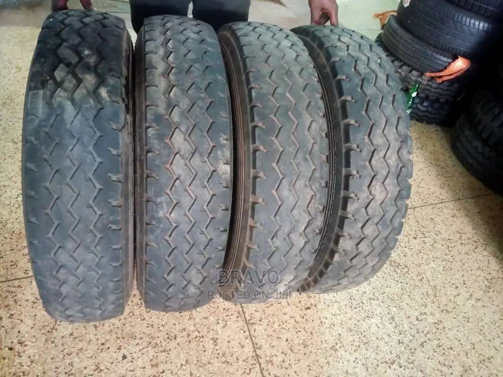 USED TYRES DUNLOP 7.50-16 in Good Condition Full Set of 4