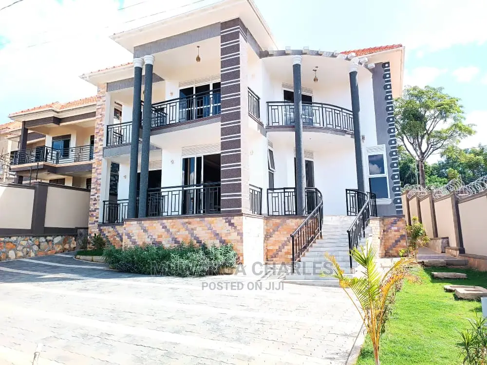 5bdrm Duplex in Fs Properties Ltd, Central Division for Sale