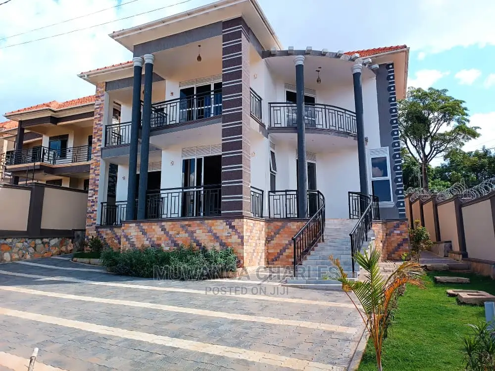 5bdrm Duplex in Fs Properties Ltd, Central Division for Sale