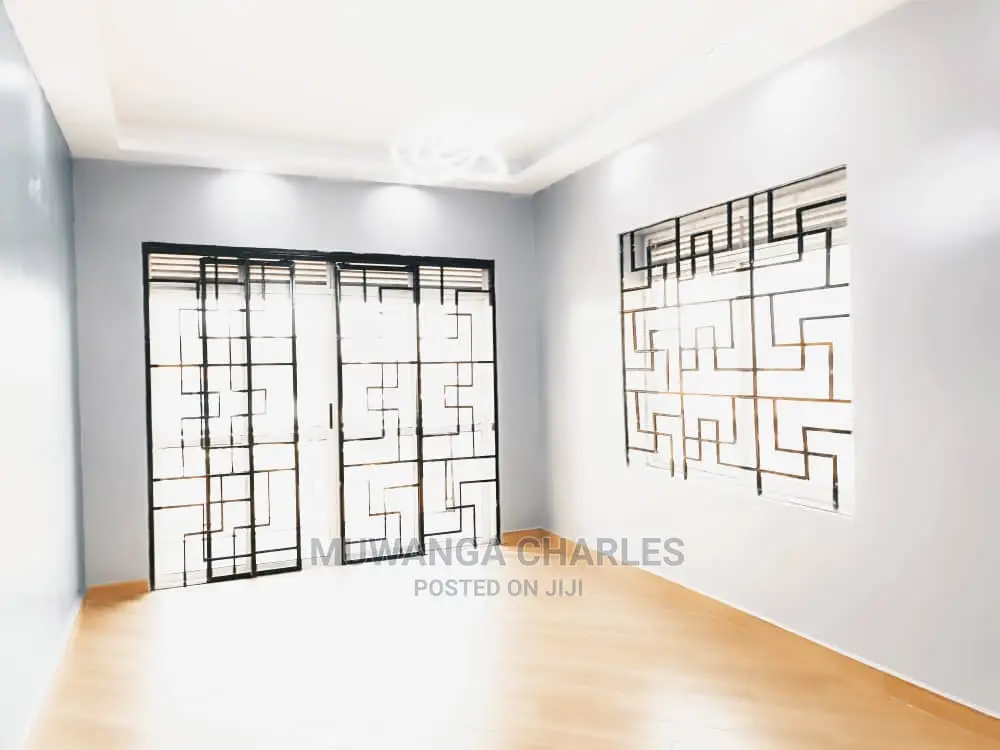 5bdrm Duplex in Fs Properties Ltd, Central Division for Sale