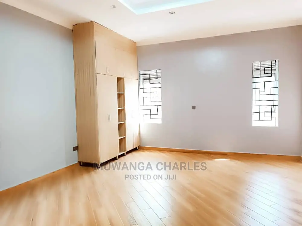 5bdrm Duplex in Fs Properties Ltd, Central Division for Sale