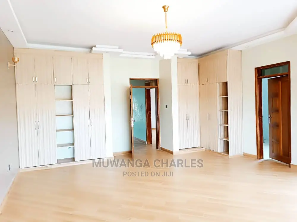 5bdrm Duplex in Fs Properties Ltd, Central Division for Sale