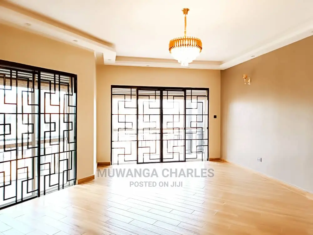 5bdrm Duplex in Fs Properties Ltd, Central Division for Sale