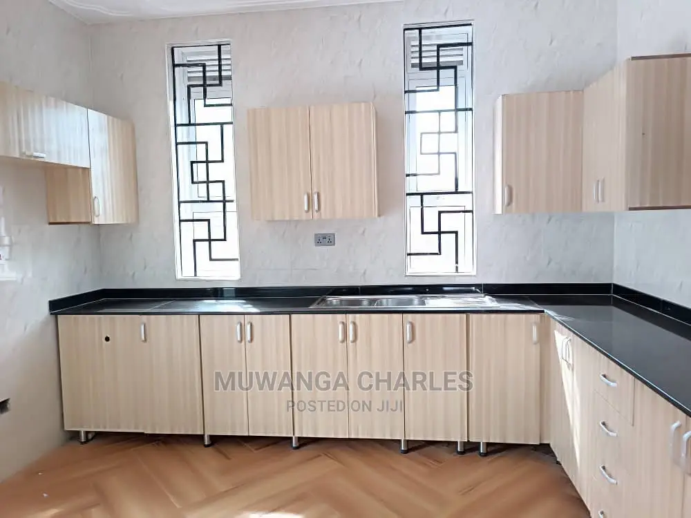 5bdrm Duplex in Fs Properties Ltd, Central Division for Sale