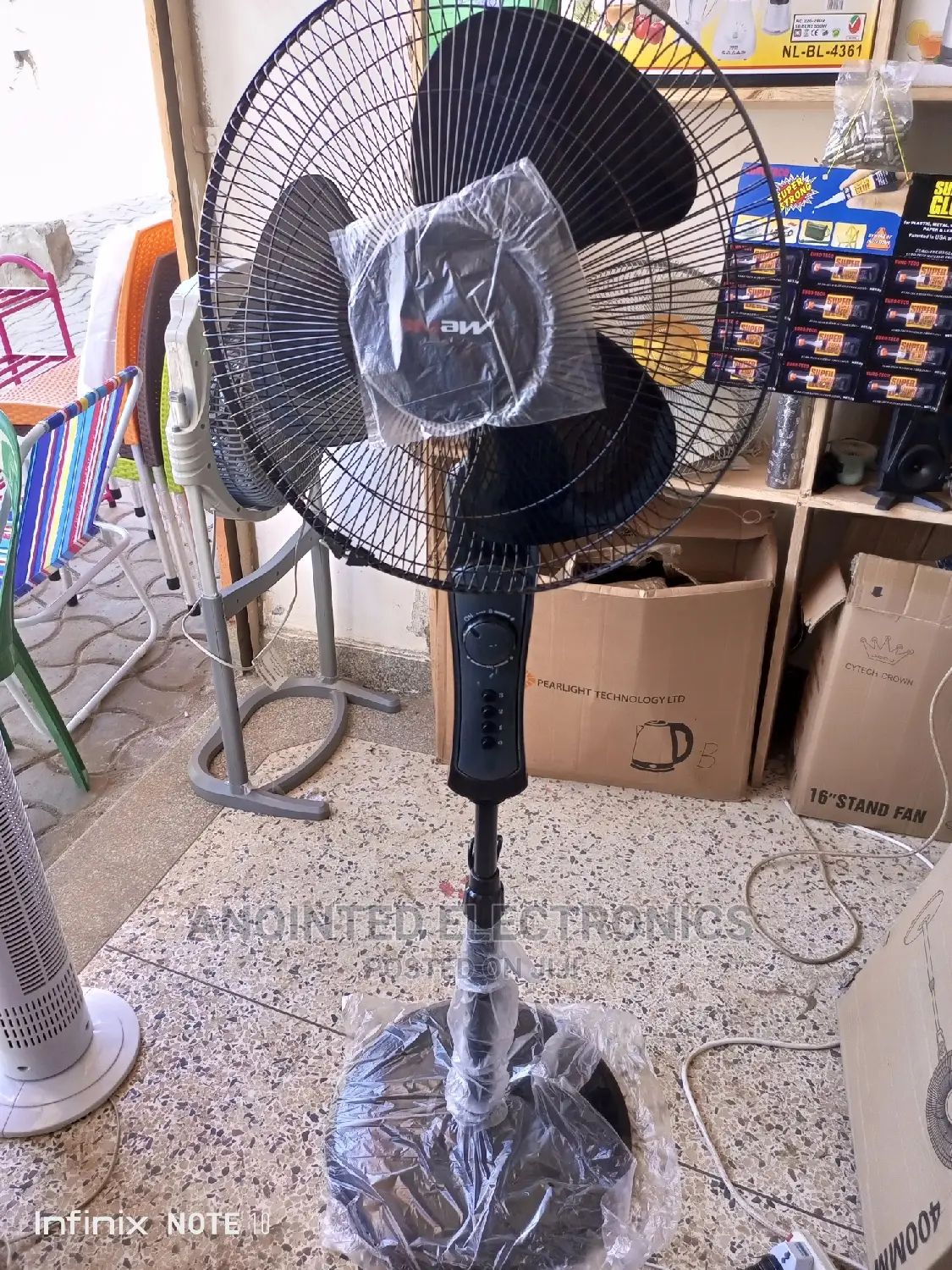 Mewe Black Stand Fans