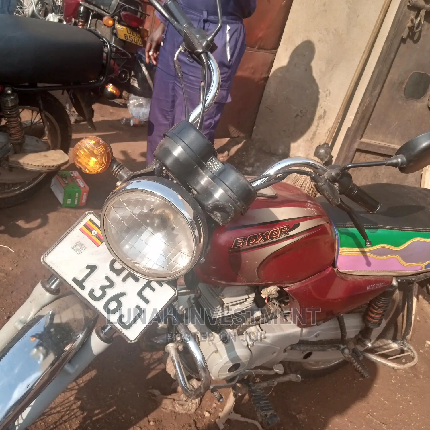 Bajaj Avenger 180 2021 Red