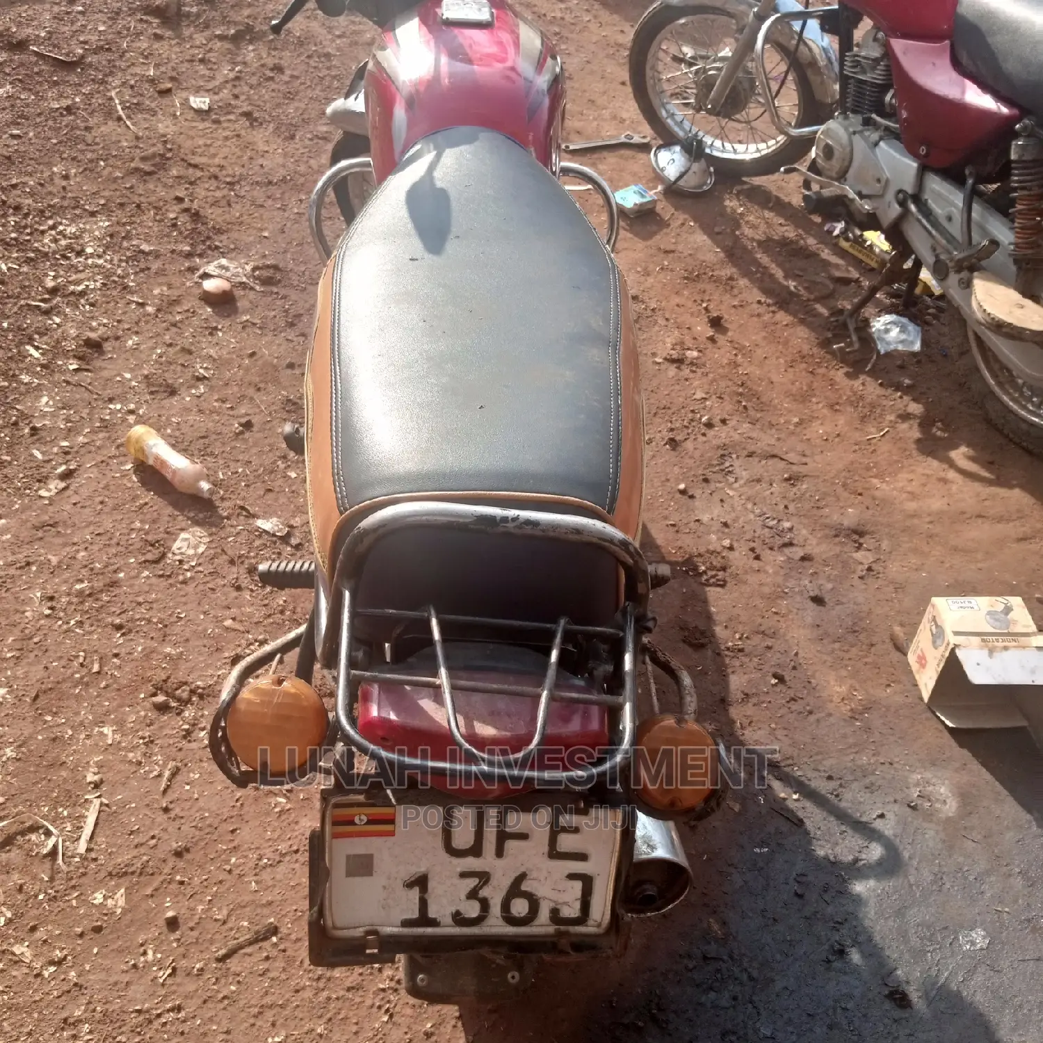Bajaj Avenger 180 2021 Red