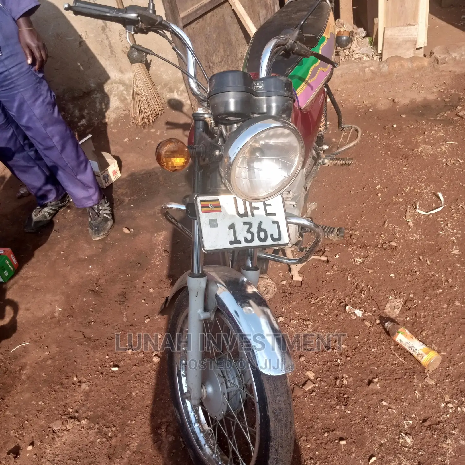 Bajaj Avenger 180 2021 Red