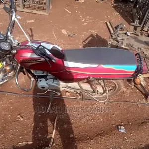 Bajaj Avenger 180 2021 Red