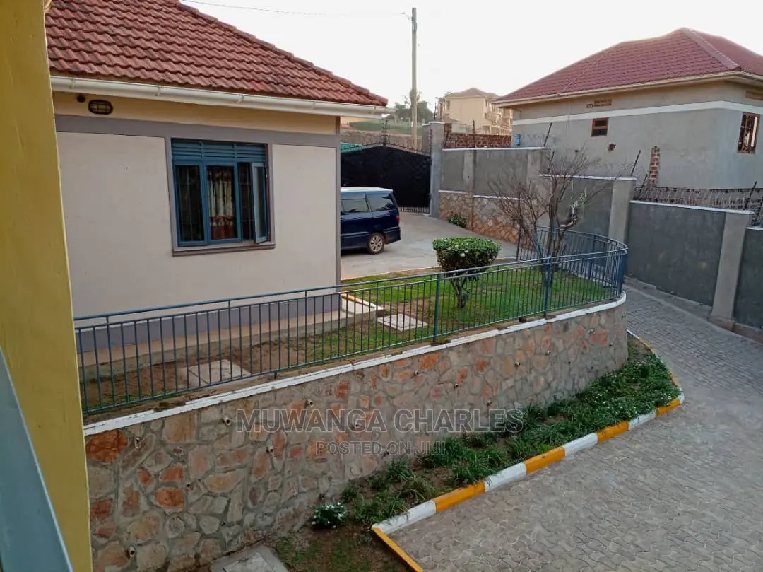 4bdrm Duplex in Fs Properties Ltd, Central Division for Sale