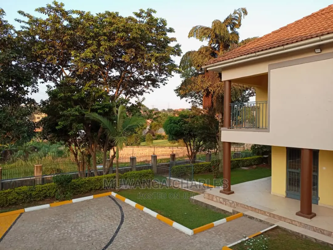 4bdrm Duplex in Fs Properties Ltd, Central Division for Sale