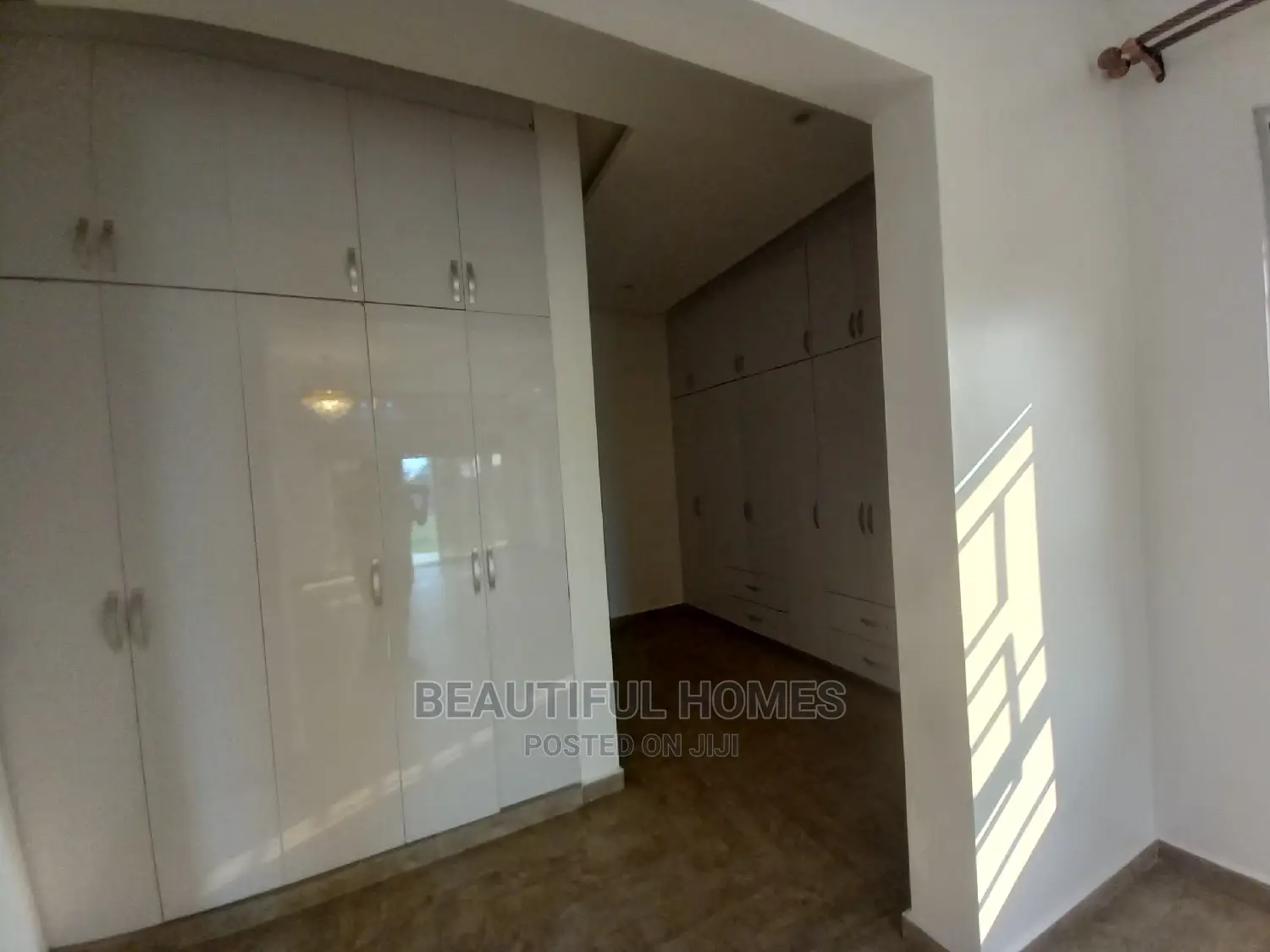 Furnished 5bdrm Duplex in Kisaasi Corporate, Central Division for Sale