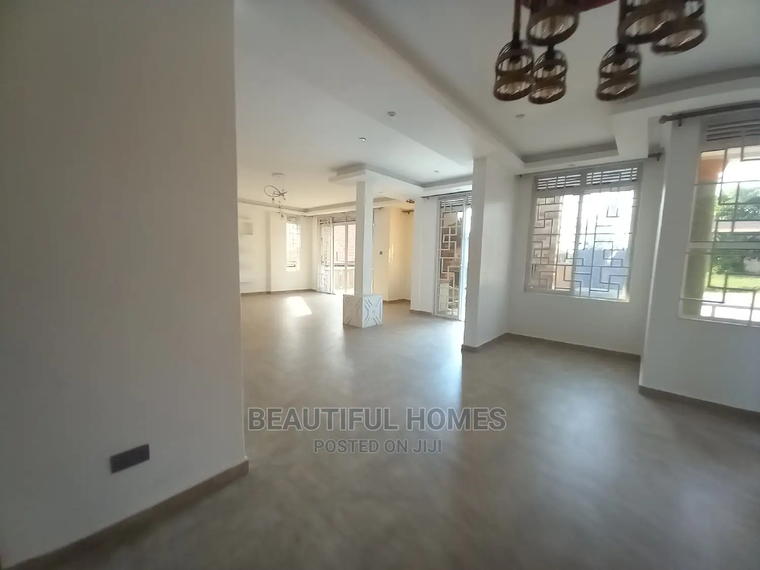 Furnished 6bdrm House in Kira All Tarmack for Sale