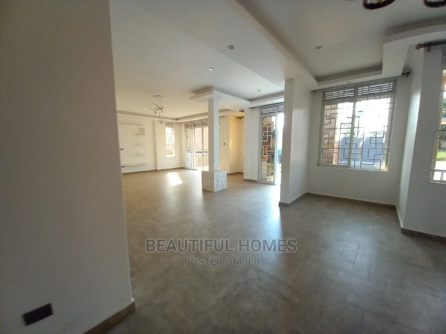 Furnished 6bdrm House in Kira All Tarmack for Sale