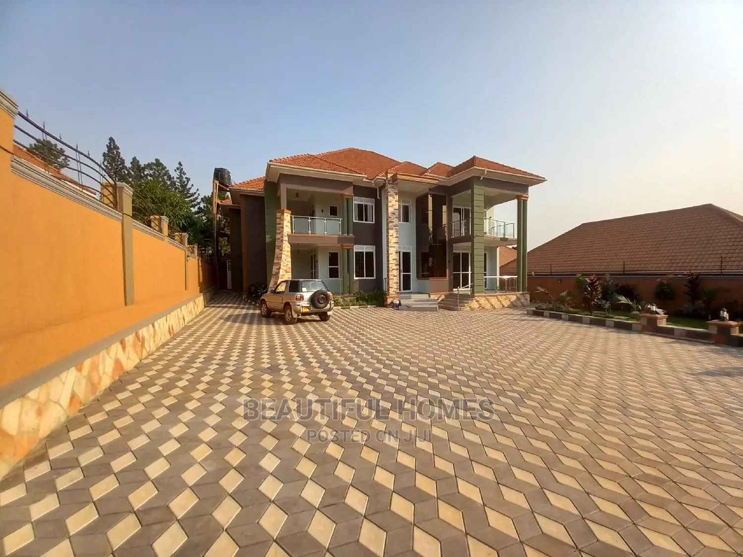 Furnished 6bdrm Mansion in Kira Posh for Sale