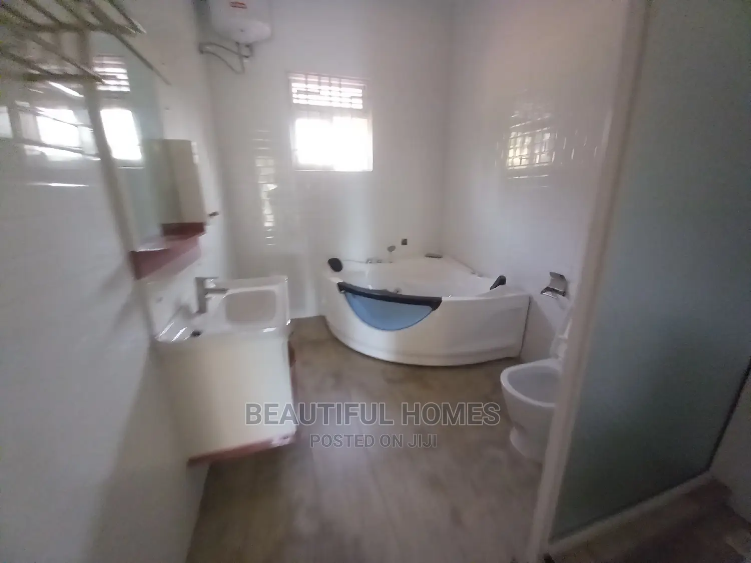 Furnished 6bdrm Mansion in Kira Posh for Sale