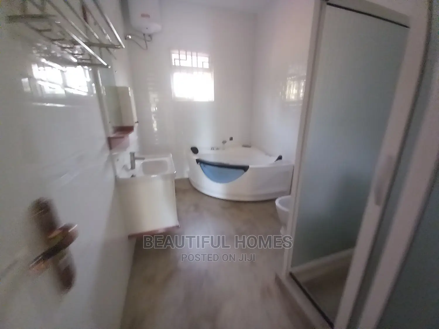 Furnished 6bdrm Mansion in Kira for Sale