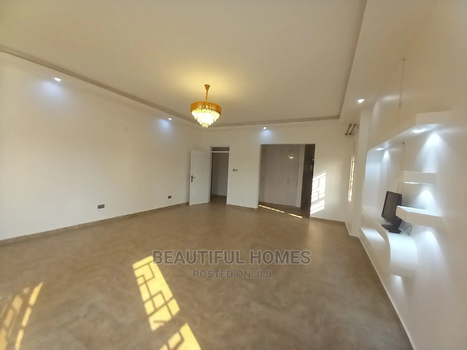 Furnished 6bdrm Mansion in Kira for Sale