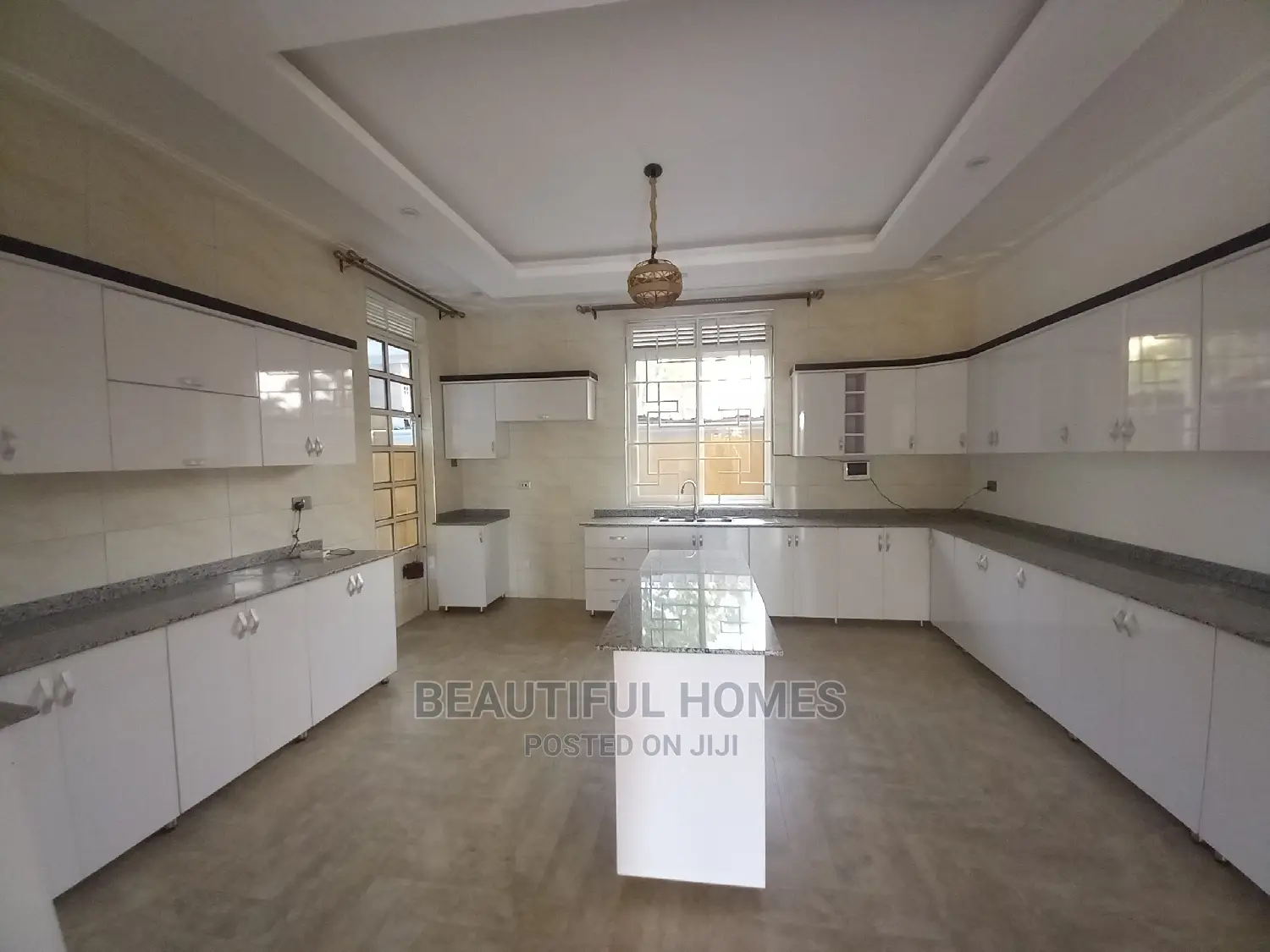 Furnished 6bdrm Mansion in Kira for Sale