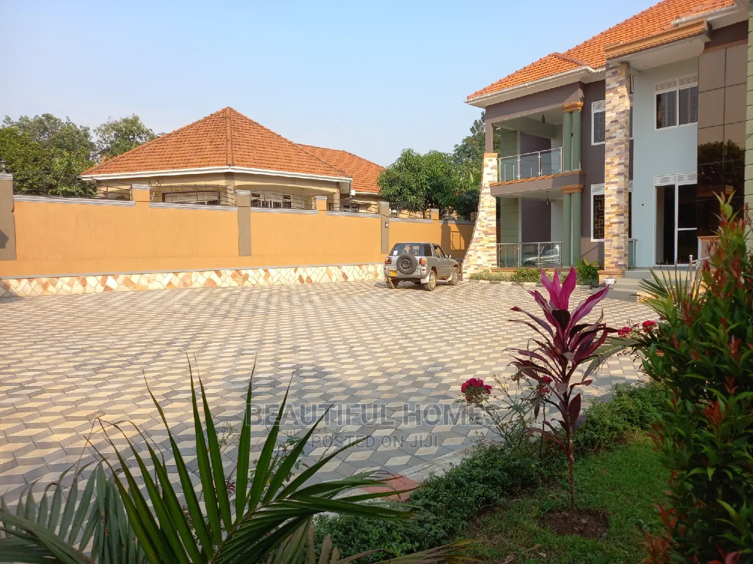 Furnished 6bdrm Mansion in Kira First Class for Sale