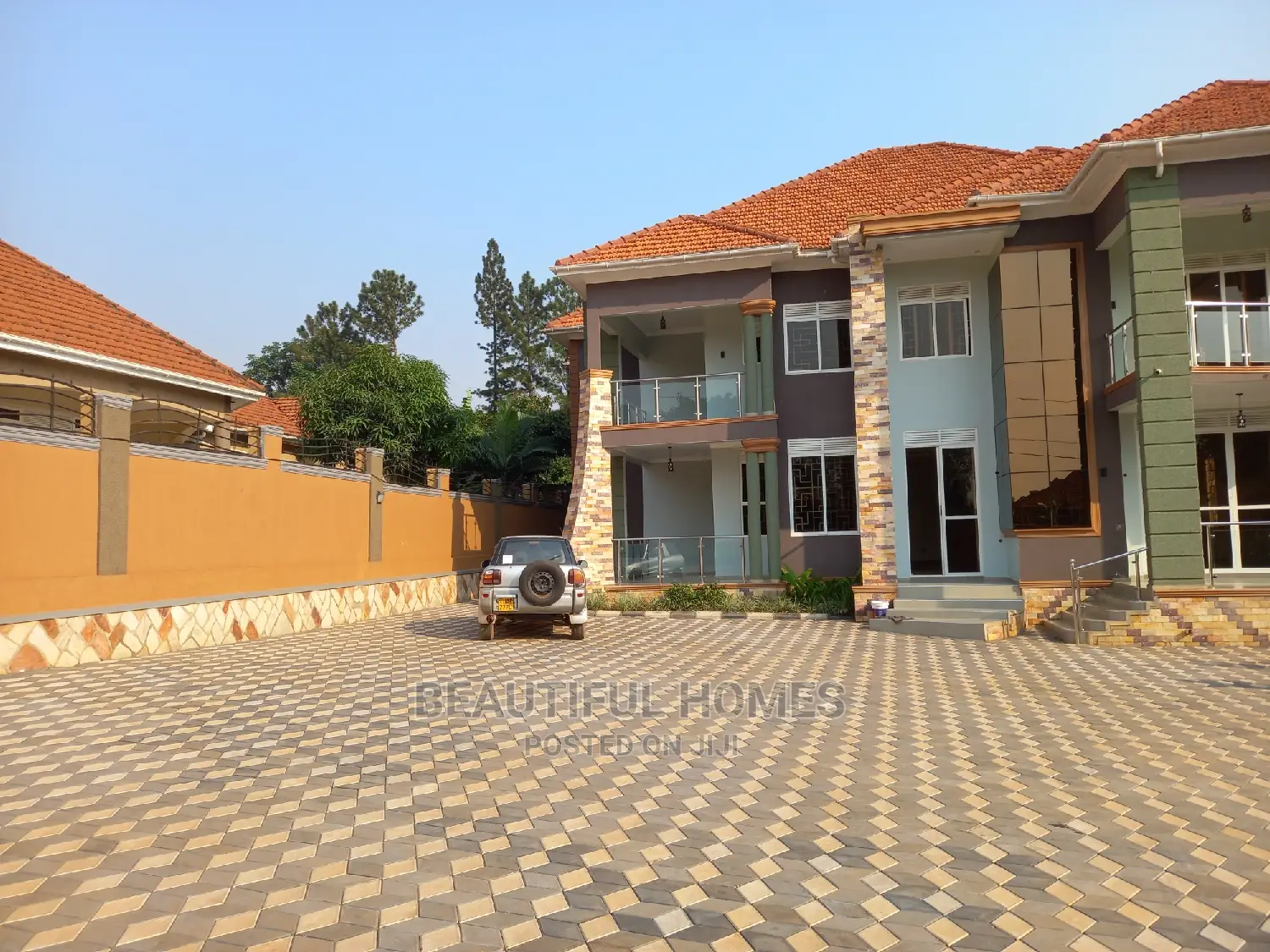 Furnished 6bdrm Mansion in Kira for Sale