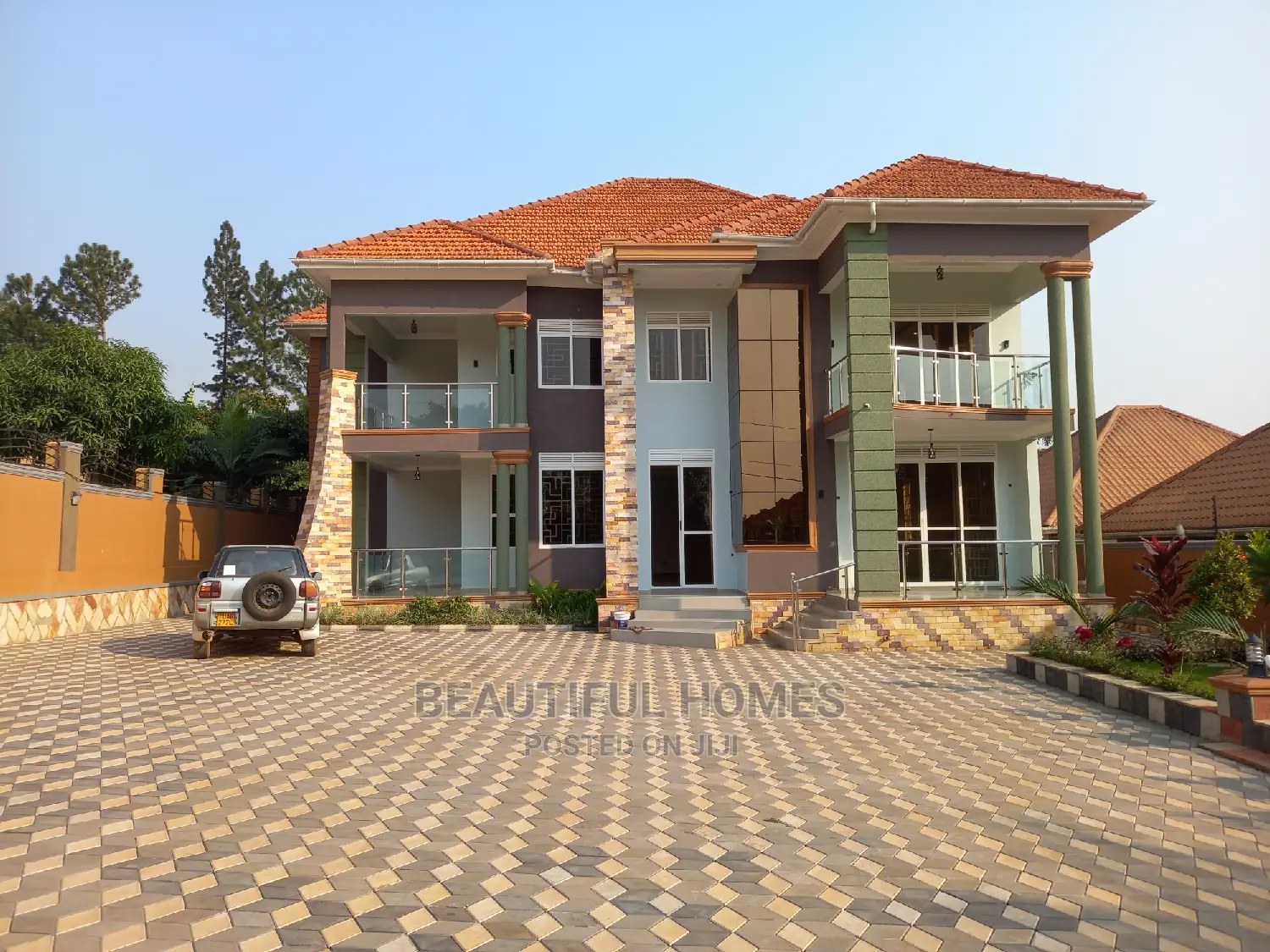 Furnished 6bdrm Mansion in Kira for Sale
