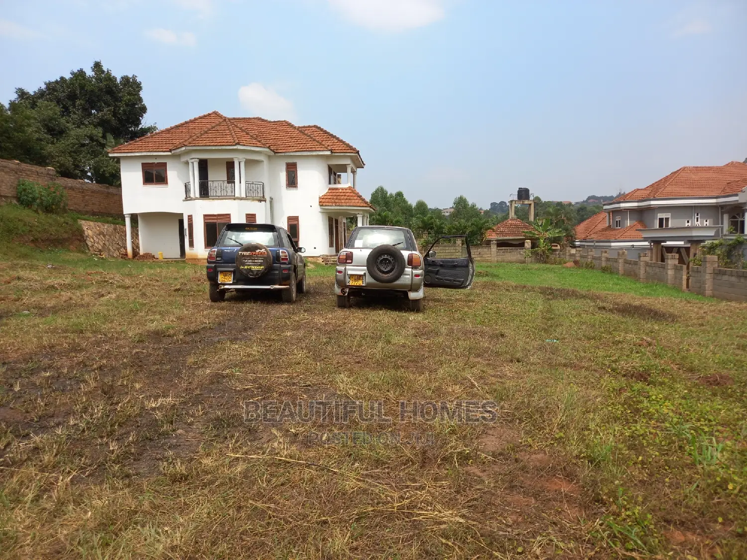 Furnished 5bdrm Duplex in Kira for Sale