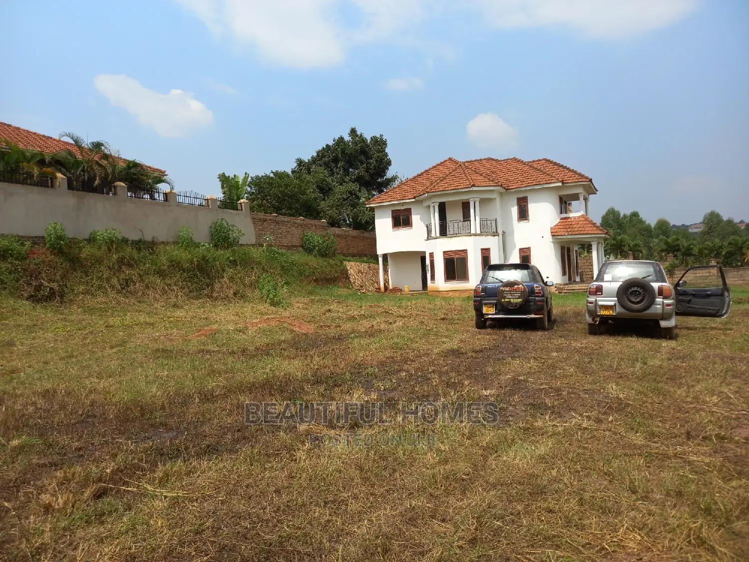Furnished 5bdrm Duplex in Kira for Sale