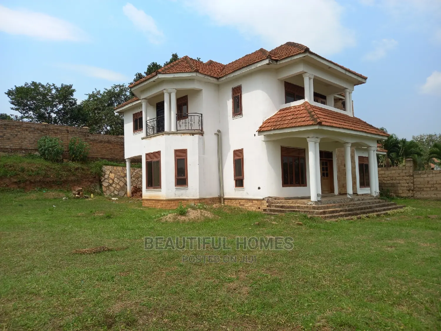 Furnished 5bdrm Mansion in Kira for Sale