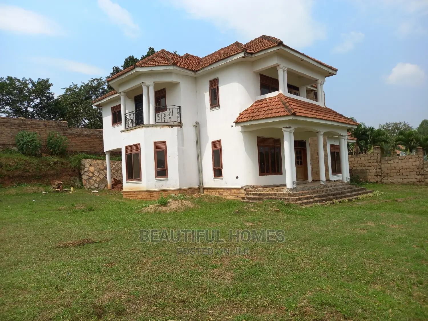 Furnished 5bdrm Mansion in Kira for Sale