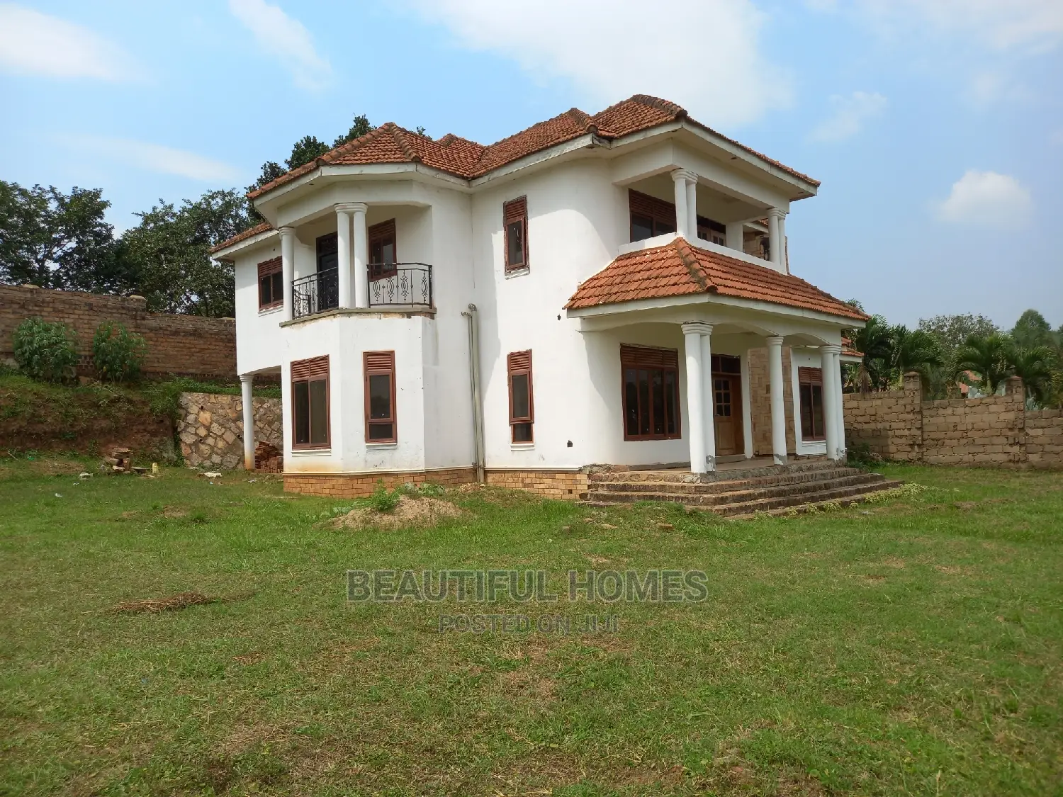 Furnished 5bdrm House in Kira for Sale