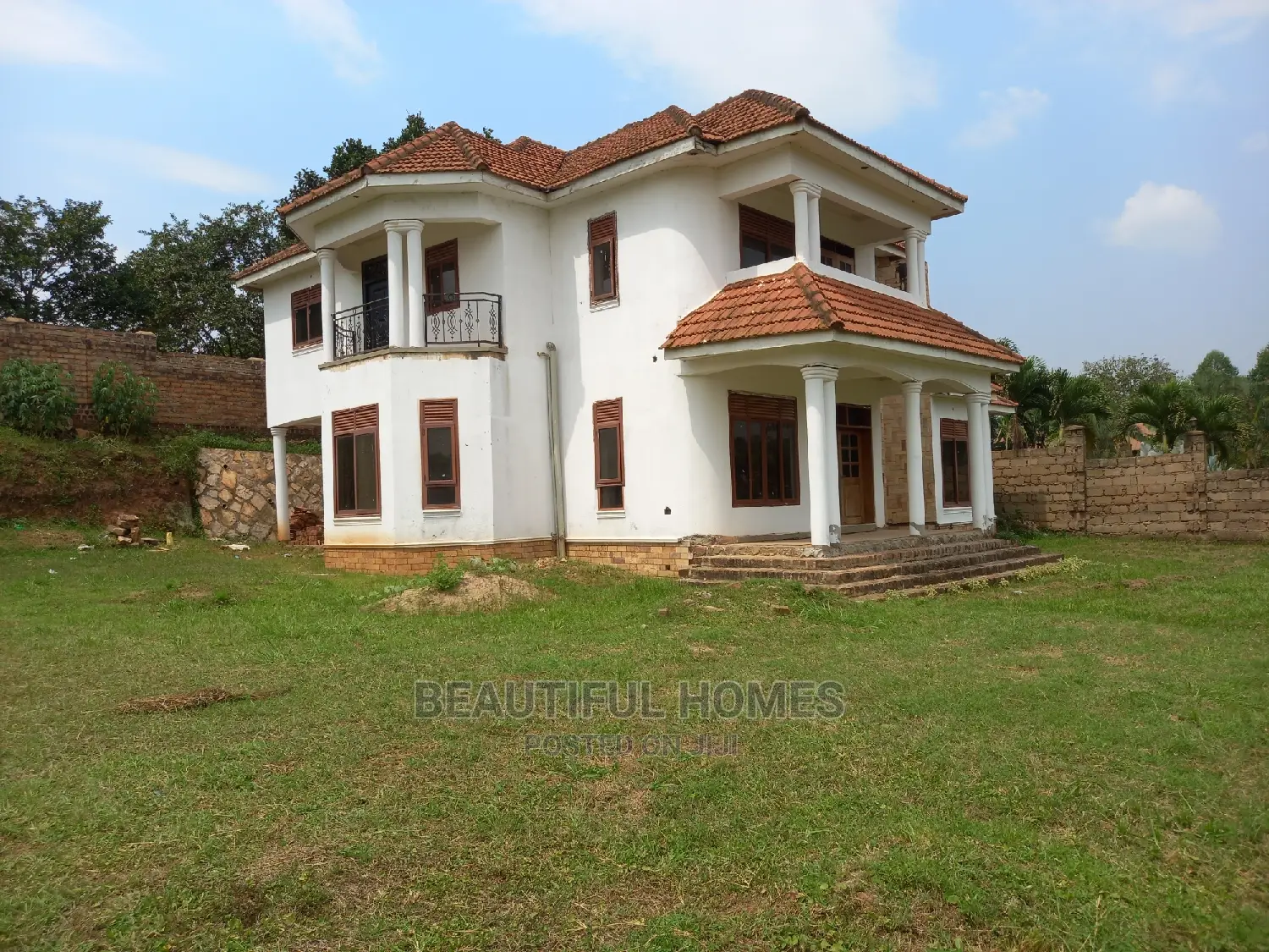 Furnished 5bdrm House in Kira for Sale