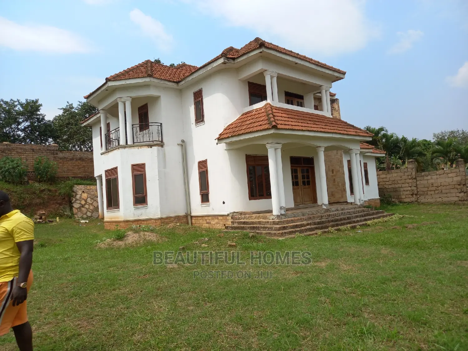 Furnished 5bdrm Duplex in Kira for Sale