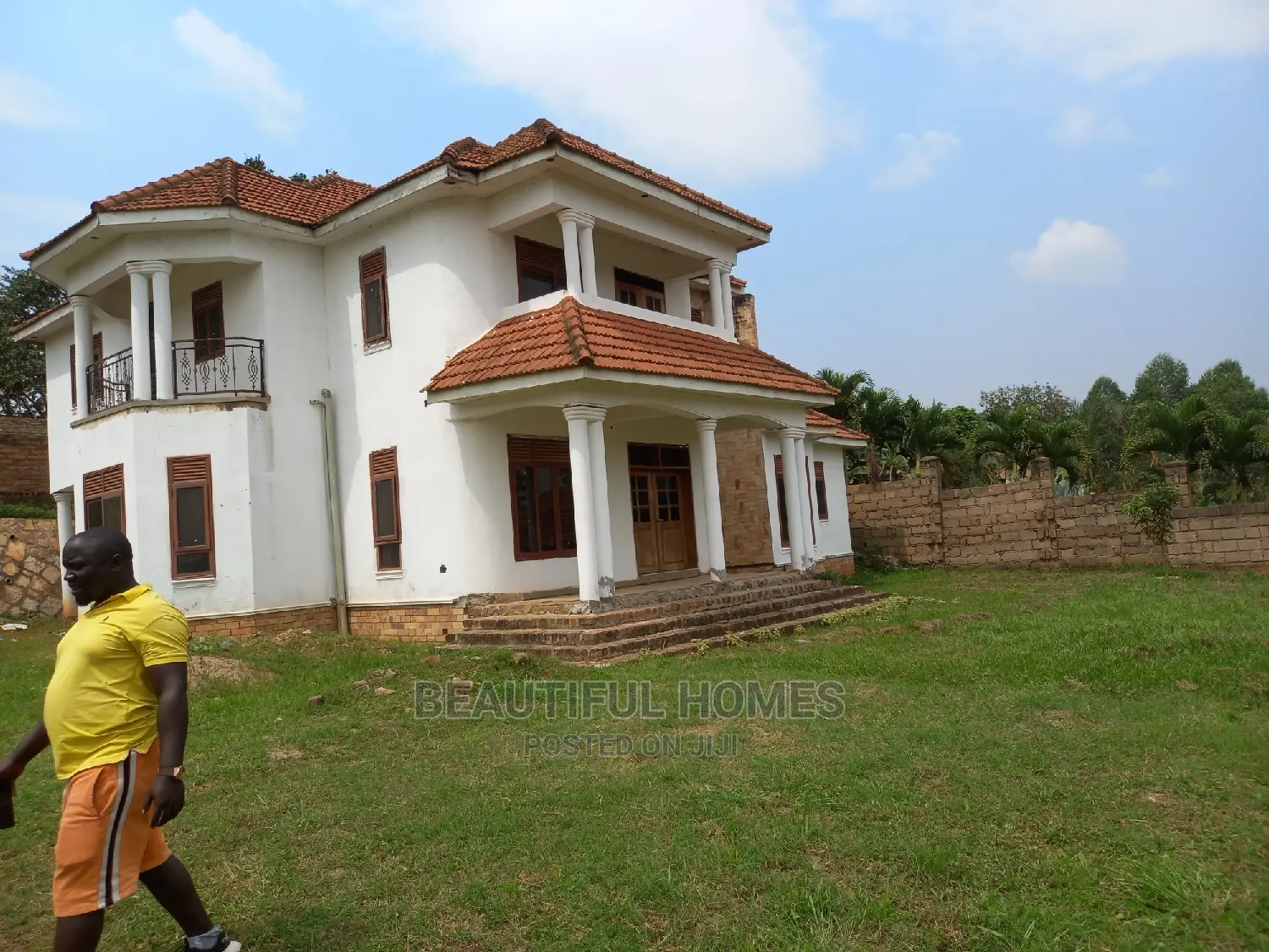 Furnished 5bdrm Duplex in Kira for Sale