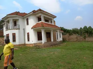Furnished 5bdrm Duplex in Kira for Sale