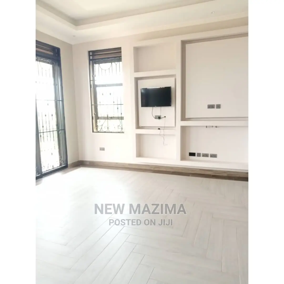 4bdrm House in Akhright Ntebe Rd, Central Division for sale