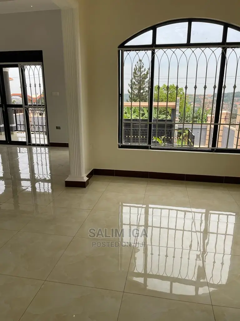 6bdrm Duplex in Kololo Property, Central Division for Sale