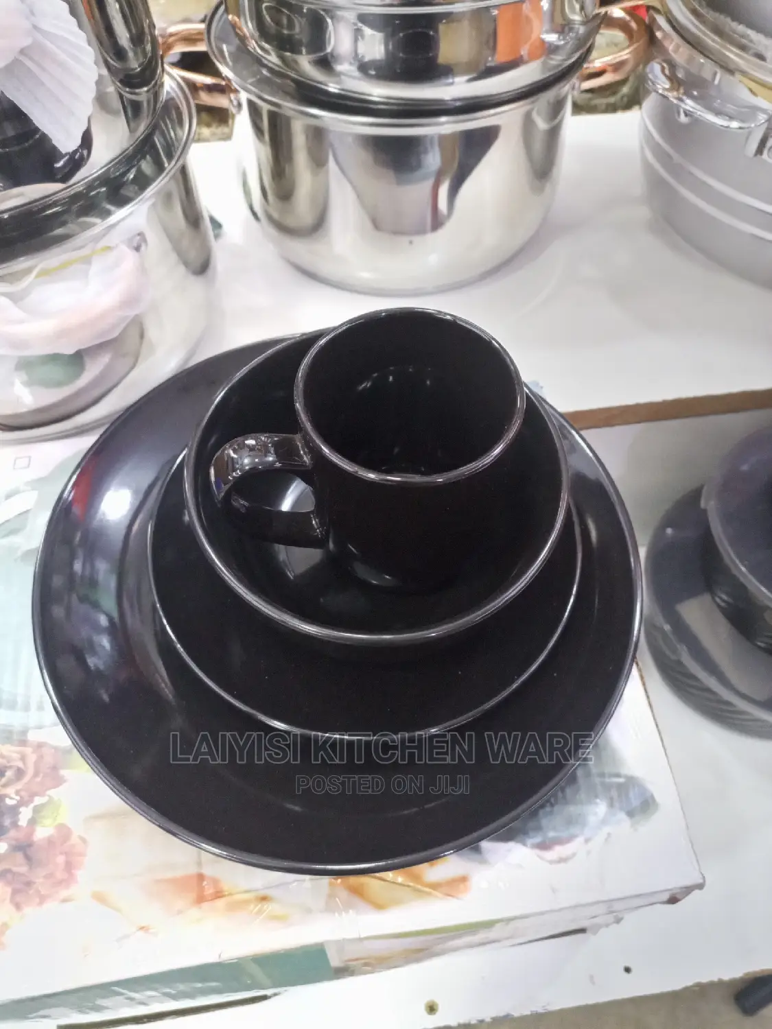 16pieces Black Dinner Set 4cups,4plates,4bowels,4sideplates