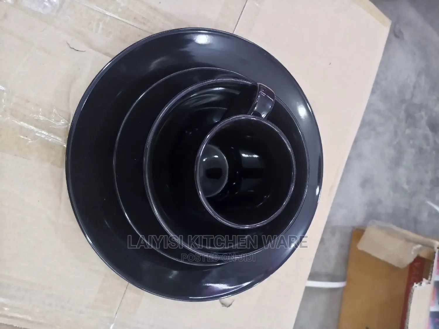 16pieces Black Dinner Set 4cups,4plates,4bowels,4sideplates