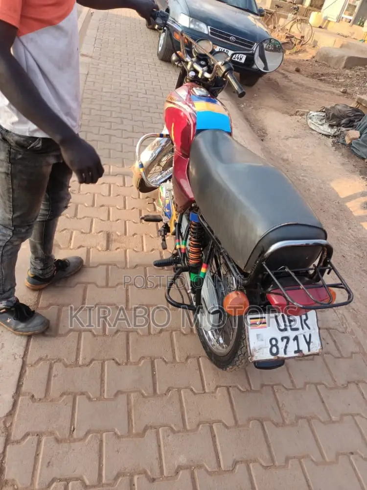 Bajaj Avenger 180 2021 Red