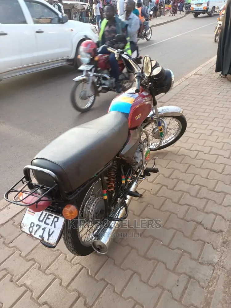 Bajaj Avenger 180 2021 Red