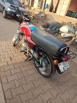 Bajaj Avenger 180 2021 Red