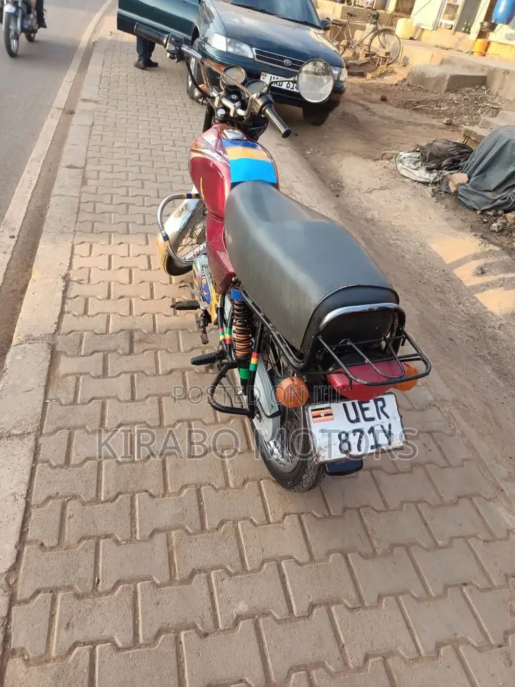 Bajaj Avenger 180 2021 Red