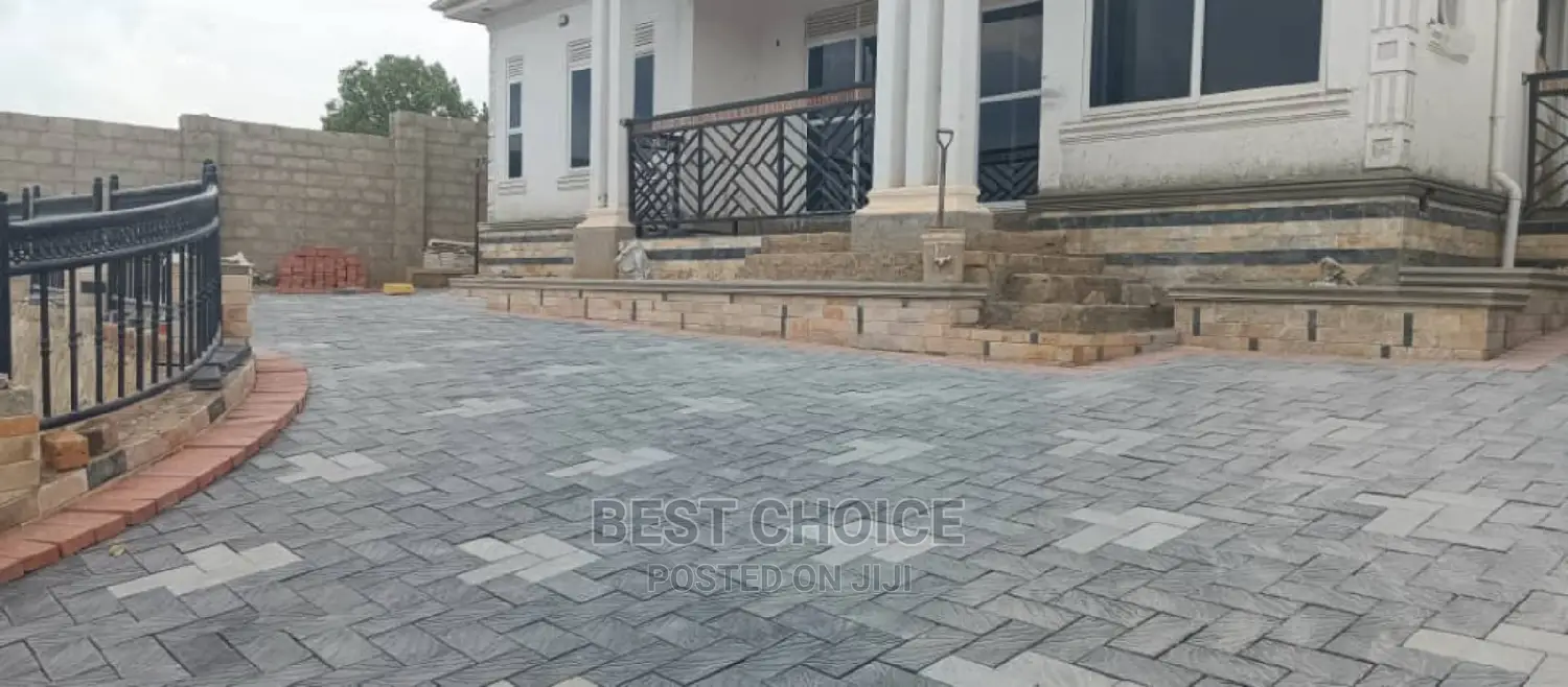 Paver Laying Services for Beautiful Compounds