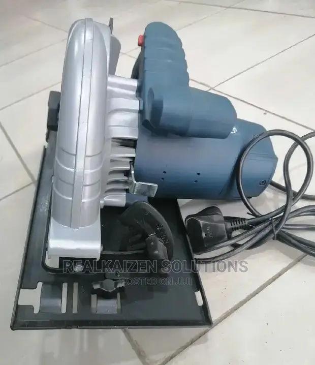 BOSCH Professional Hand-Held Circular Saw 2050W