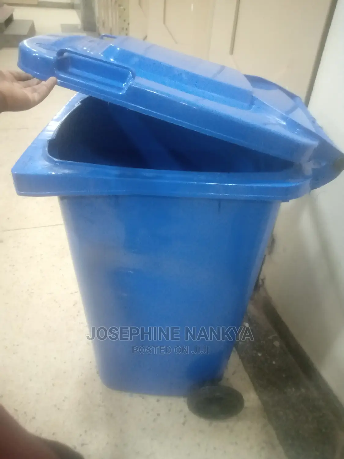 240 Litres Dust Bin With Cover, Blue