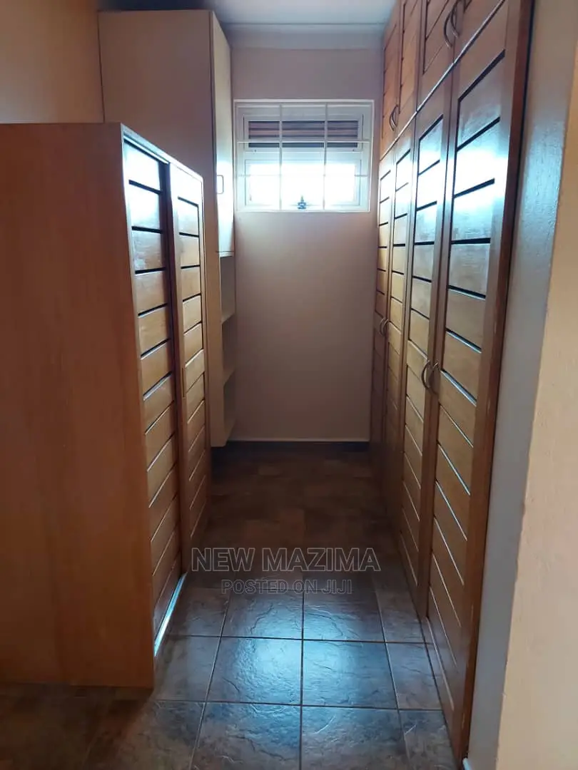 5bdrm Maisonette in Buziga Heights, Central Division for Sale