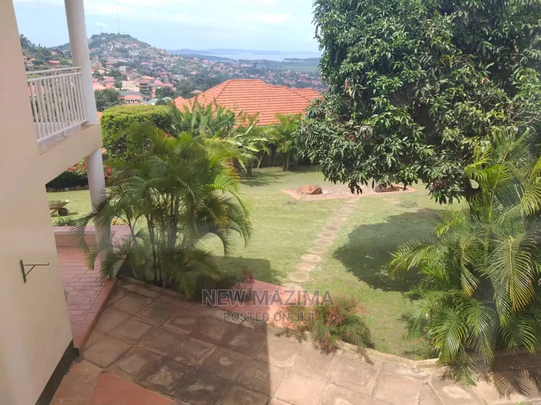5bdrm Maisonette in Buziga Heights, Central Division for Sale