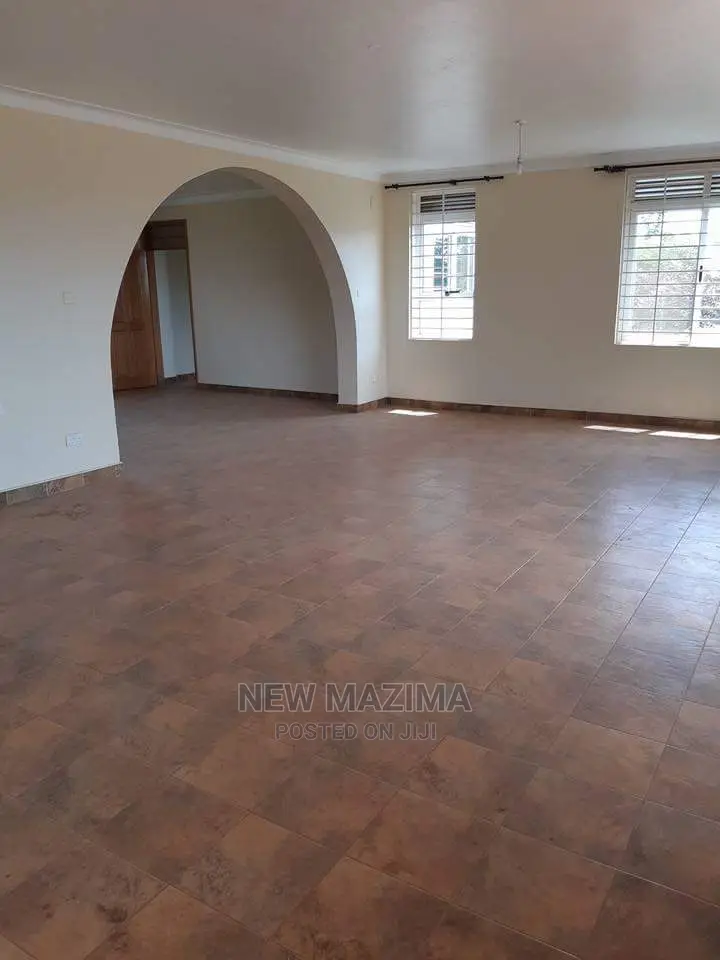 5bdrm Maisonette in Buziga Heights, Central Division for Sale