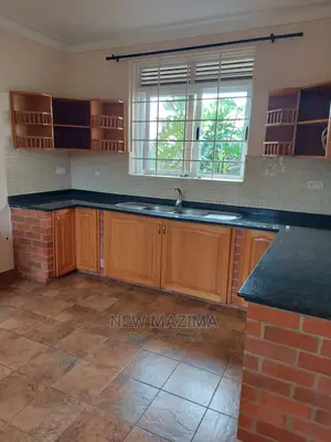 5bdrm Maisonette in Buziga Heights, Central Division for Sale